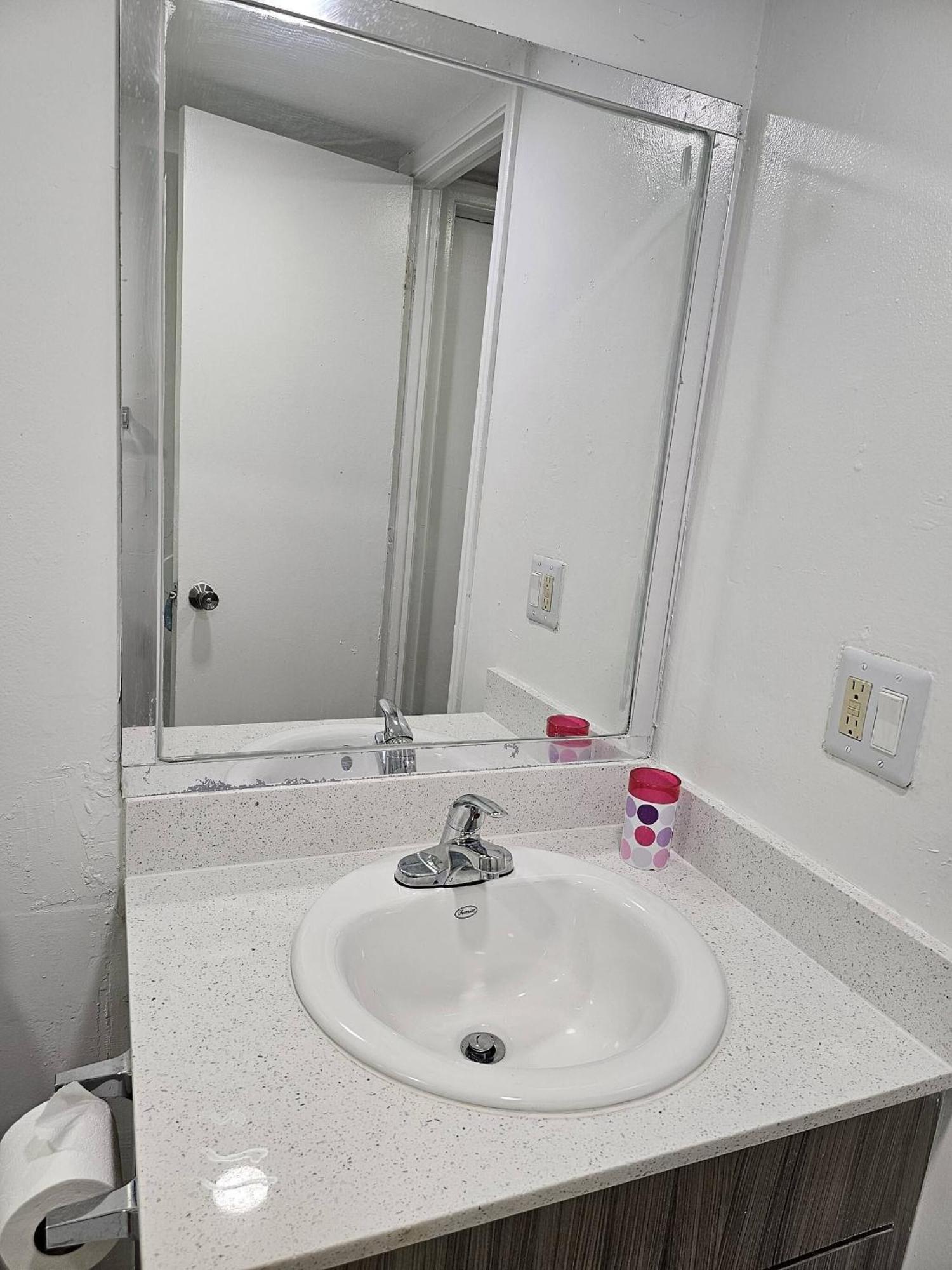 Room In Apartment - The Sample Rd Retreats Pompano Beach Eksteriør bilde